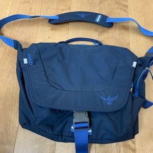 Very clean! Osprey FlapJill bag, blue material